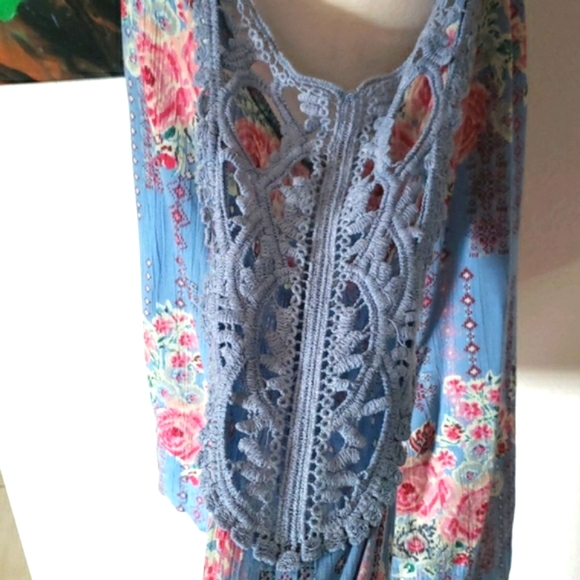 Angie Boho Blue Floral Cold Shoulder Top Size Medium - Picture 4 of 13